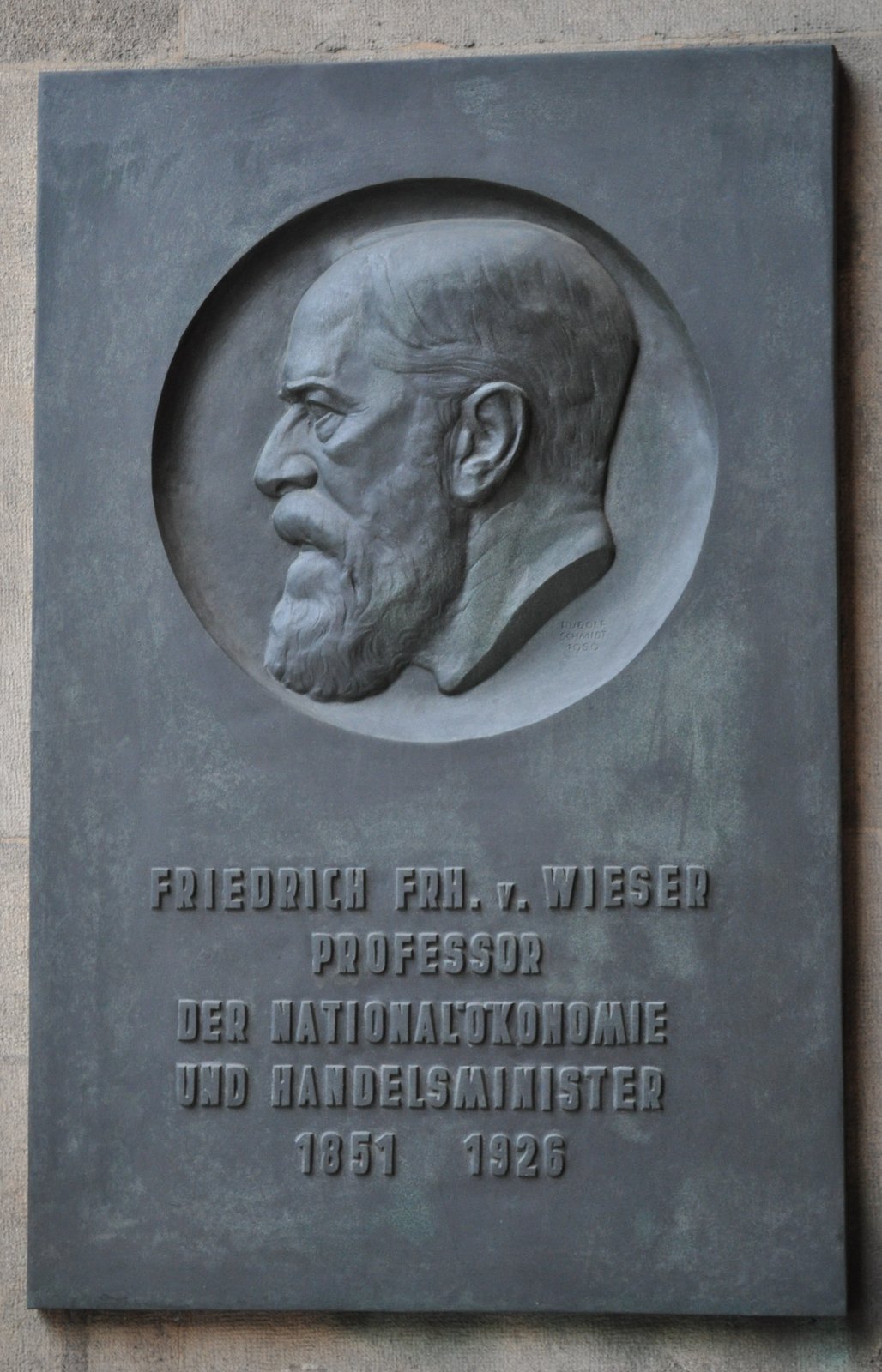 Portrait von Friedrich von Wieser: Bronzetafel Wieser, Arkadenhof Universitaet Wien (2010)